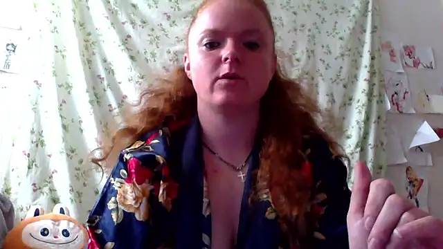 Snapshot of Rae_Jeannie chatting on 06.11.26 Rae Jeannie online show from 06.11.26