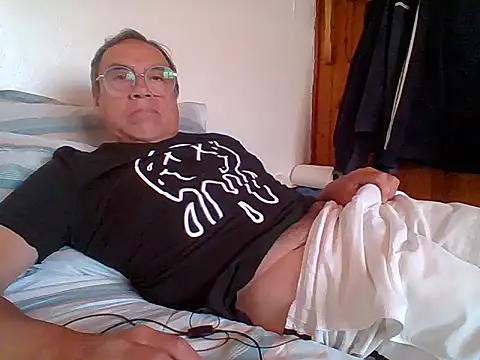 santiagon2015 online show from 12.30.24