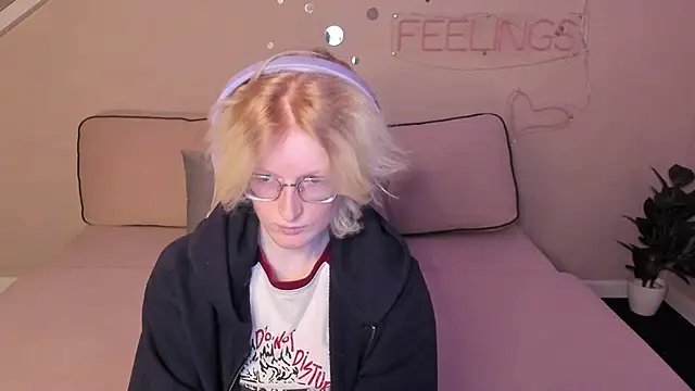 Snapshot of ElizabethHarpper chatting on 09.10.25 ElizabethHarpper online show from 09.10.25