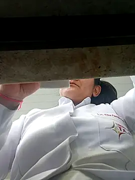 Snapshot of rosifernan chatting on 09.15.25 rosifernan online show from 09.15.25