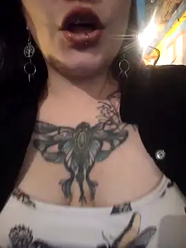 Miss Amelie online show from 03.06.25