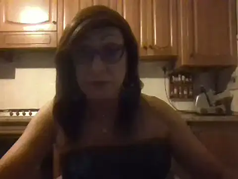 Snapshot of Tiabet chatting on 09.24.25 Tiabet online show from 09.24.25