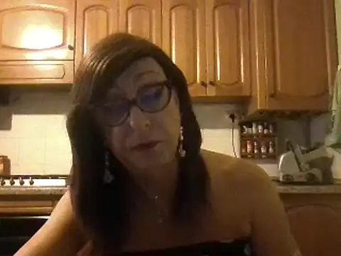 Snapshot of Tiabet chatting on 10.29.25 Tiabet online show from 10.29.25