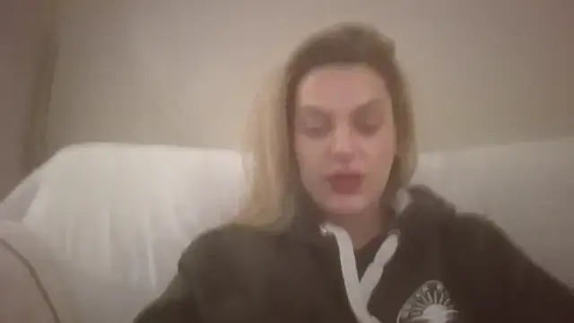 Snapshot of Gigi-Honey chatting on 12.04.25 Gigi-Honey online show from 12.04.25