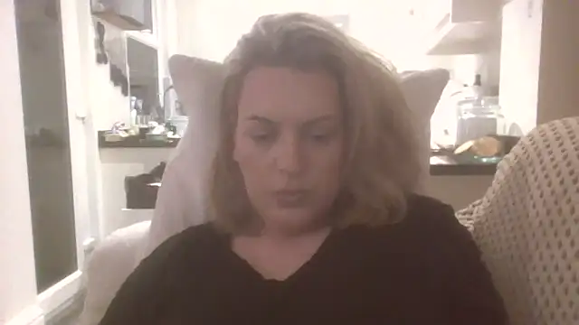 Snapshot of Gigi-Honey chatting on 12.18.25 Gigi-Honey online show from 12.18.25