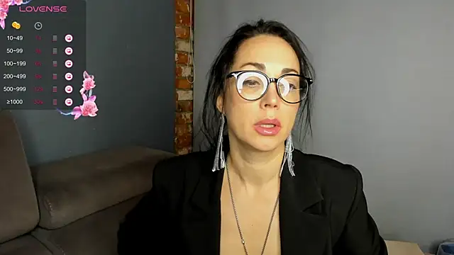 Monica Weiss online show from 02.10.25