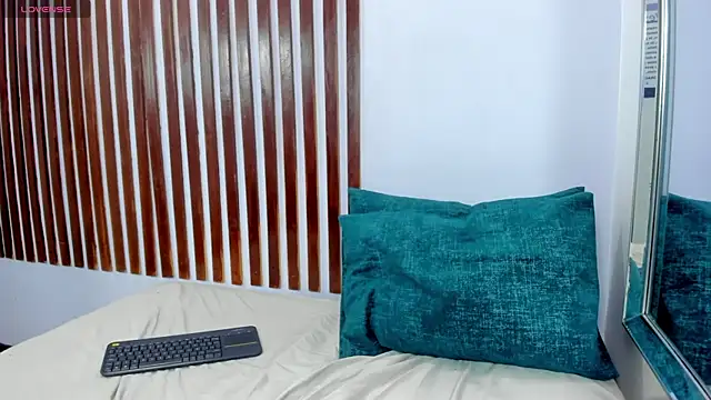 KRYSSTARITTER4 online show from 02.15.25