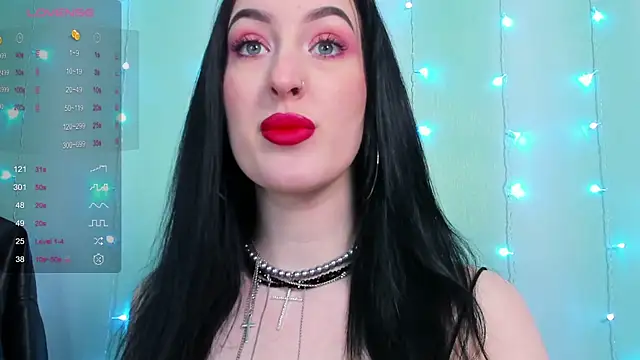 Snapshot of Miss_Alice__ chatting on 01.06.25 Miss Alice online show from 01.06.25