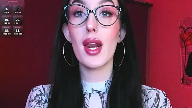 Snapshot of Miss_Alice__ chatting on 02.16.25 Miss Alice online show from 02.16.25