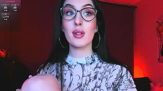 Snapshot of Miss_Alice__ chatting on 03.09.25 Miss Alice online show from 03.09.25