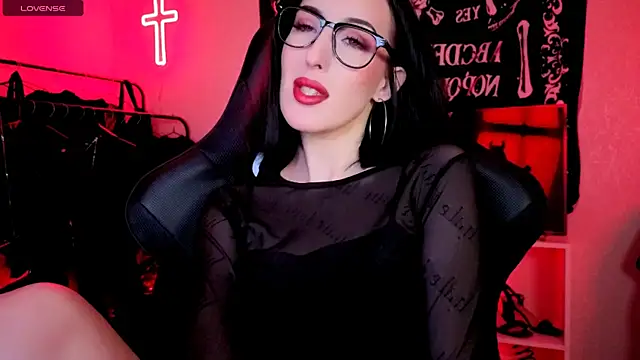 Snapshot of Miss_Alice__ chatting on 05.26.26 Miss Alice online show from 05.26.26
