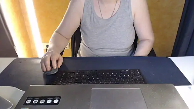Sweet Phoenix online show from 06.05.26