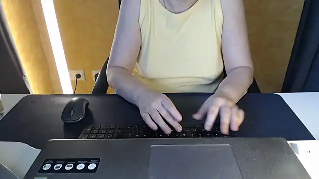 Sweet Phoenix online show from 06.05.26