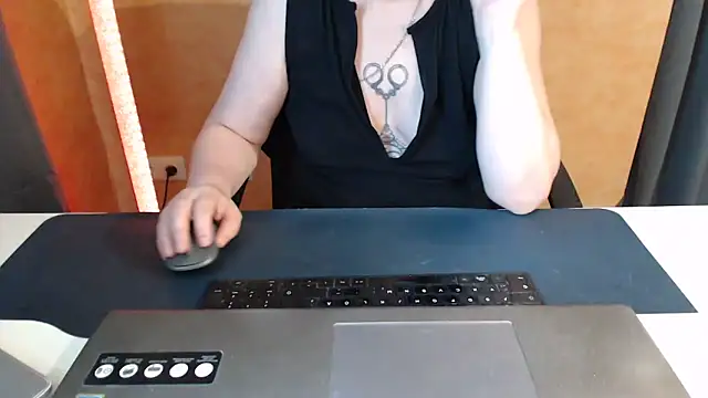 Sweet Phoenix online show from 06.07.26