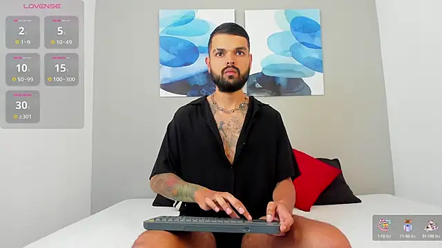 Snapshot of Emilio_Wolf chatting on 02.10.25 Emilio Wolf online show from 02.10.25