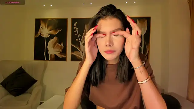 NiaSalvatore online show from 04.19.26