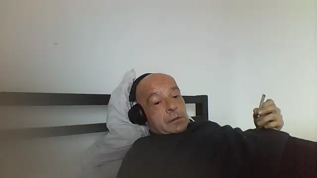 Snapshot of horndude187187 chatting on 12.31.24 horndude187187 online show from 12.31.24