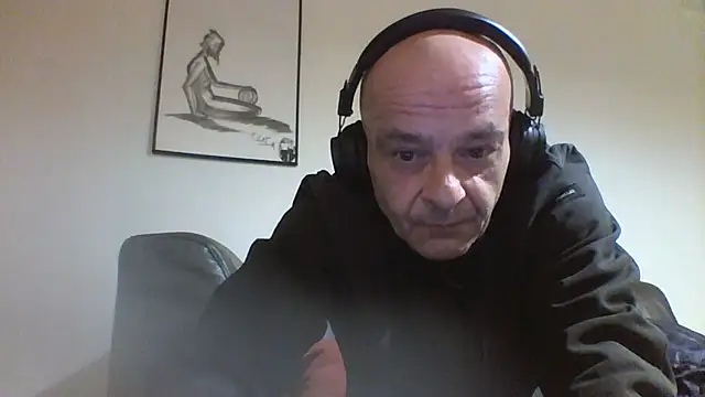 Snapshot of horndude187187 chatting on 01.14.25 horndude187187 online show from 01.14.25