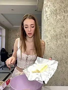 Snapshot of Evelyn_Mooree chatting on 01.06.25 Evelyn Mooree online show from 01.06.25