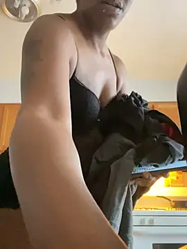 Snapshot of Yoshibaby2670 chatting on 02.16.25 Yoshibaby2670 online show from 02.16.25