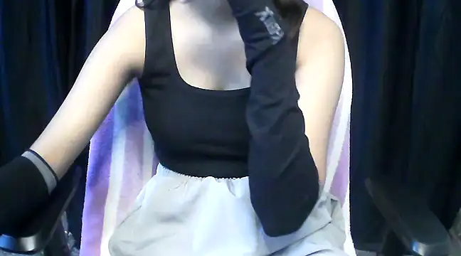 Snapshot of hot-niti chatting on 02.21.25 hot-niti online show from 02.21.25