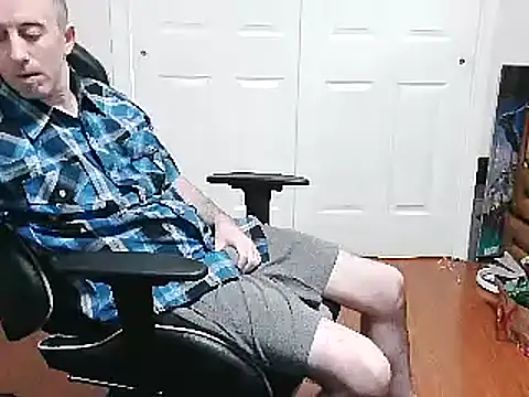 Snapshot of drummer9 chatting on 01.01.25 drummer9 online show from 01.01.25