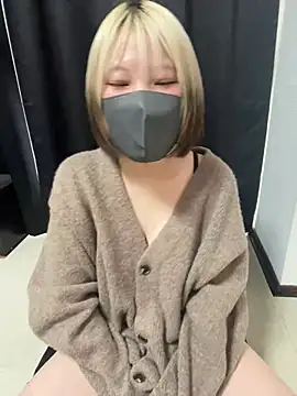 Snapshot of Hikaru-chan chatting on 01.18.25 Hikaru-chan online show from 01.18.25