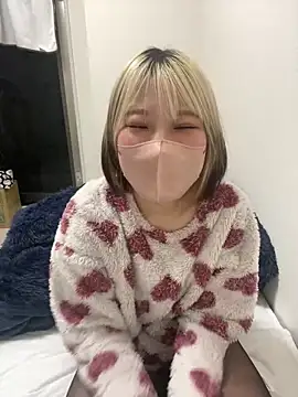 Snapshot of Hikaru-chan chatting on 02.09.25 Hikaru-chan online show from 02.09.25