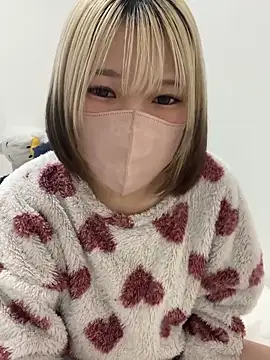 Snapshot of Hikaru-chan chatting on 02.10.25 Hikaru-chan online show from 02.10.25