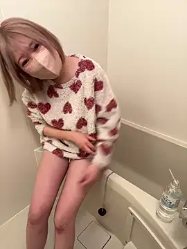 Snapshot of Hikaru-chan chatting on 02.12.25 Hikaru-chan online show from 02.12.25