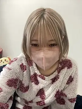 Snapshot of Hikaru-chan chatting on 02.15.25 Hikaru-chan online show from 02.15.25