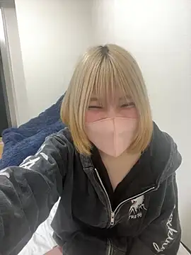 Snapshot of Hikaru-chan chatting on 02.27.25 Hikaru-chan online show from 02.27.25