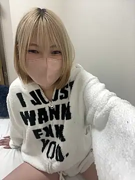 Snapshot of Hikaru-chan chatting on 03.02.25 Hikaru-chan online show from 03.02.25