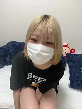 Snapshot of Hikaru-chan chatting on 03.05.25 Hikaru-chan online show from 03.05.25