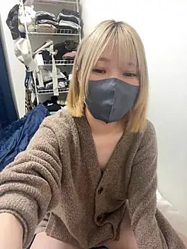 Snapshot of Hikaru-chan chatting on 03.09.25 Hikaru-chan online show from 03.09.25