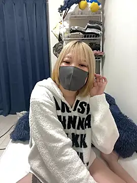 Snapshot of Hikaru-chan chatting on 03.13.25 Hikaru-chan online show from 03.13.25