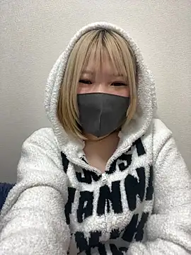 Snapshot of Hikaru-chan chatting on 03.13.25 Hikaru-chan online show from 03.13.25