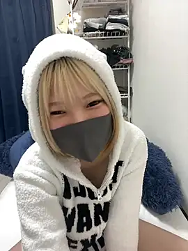 Snapshot of Hikaru-chan chatting on 03.22.25 Hikaru-chan online show from 03.22.25