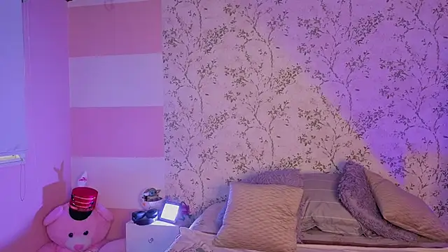 Charlotte  Miller online show from 04.04.26