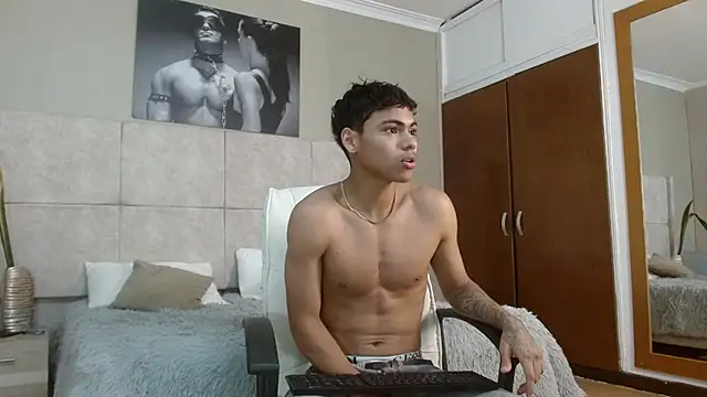 Snapshot of adam_piarse01 chatting on 09.28.25 adam piarse01 online show from 09.28.25