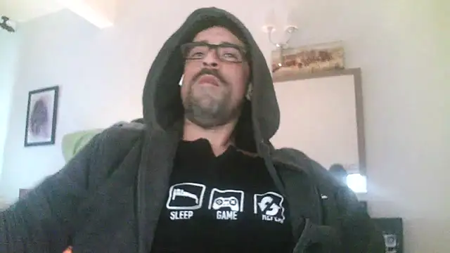 Snapshot of Patrickhound chatting on 02.05.25 Patrickhound online show from 02.05.25