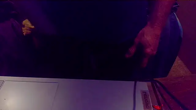 Snapshot of bluedragon0525 chatting on 10.11.25 bluedragon0525 online show from 10.11.25