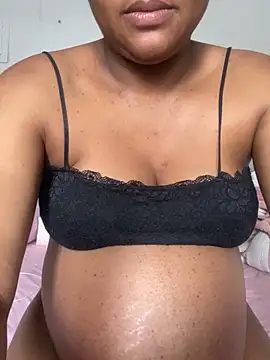 Snapshot of Mariaapimentinha chatting on 12.18.25 Mariaapimentinha online show from 12.18.25