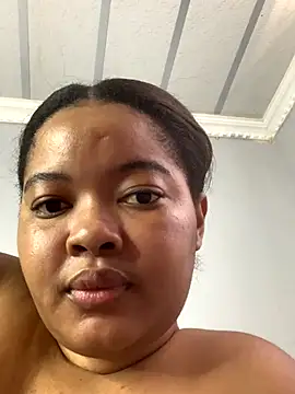 Snapshot of sexytinashe21 chatting on 11.13.25 sexytinashe21 online show from 11.13.25