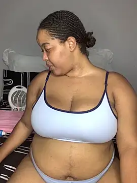 Snapshot of sexytinashe21 chatting on 12.15.25 sexytinashe21 online show from 12.15.25