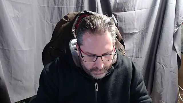 Snapshot of Streamlove77 chatting on 02.05.25 Streamlove77 online show from 02.05.25