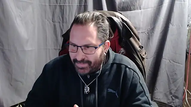 Snapshot of Streamlove77 chatting on 02.07.25 Streamlove77 online show from 02.07.25