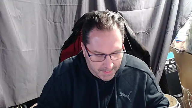 Snapshot of Streamlove77 chatting on 02.10.25 Streamlove77 online show from 02.10.25