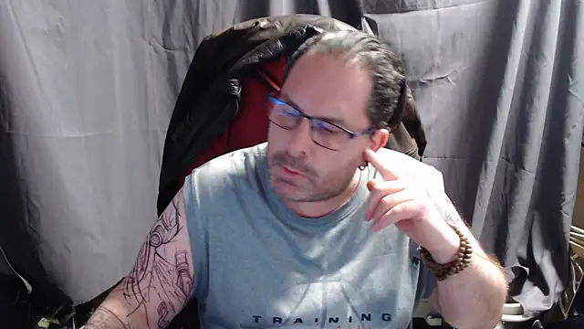 Snapshot of Streamlove77 chatting on 02.14.25 Streamlove77 online show from 02.14.25