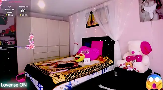 Snapshot of Aliana_Ross chatting on 03.08.25 Aliana Ross online show from 03.08.25